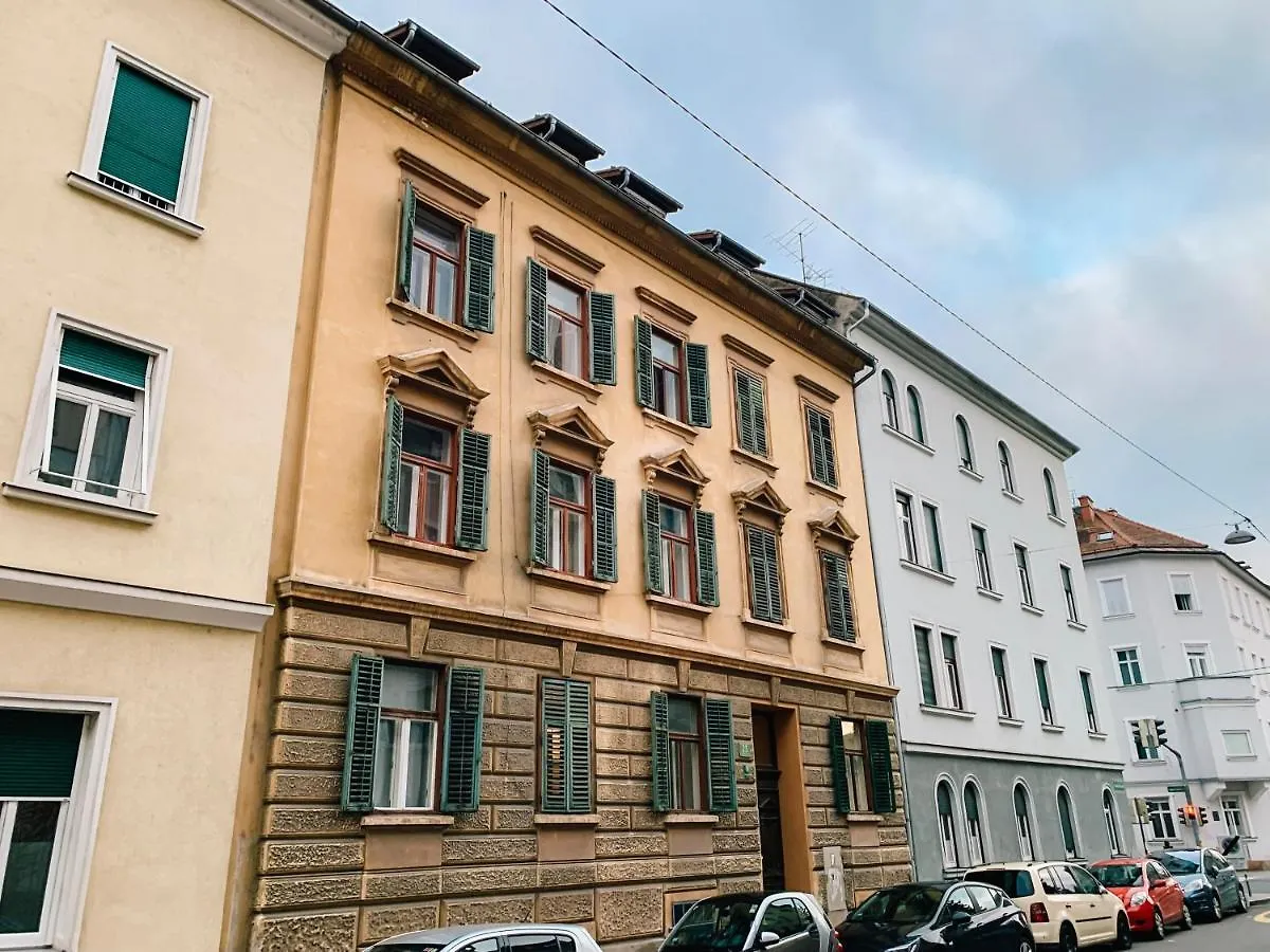 Elegant City Apartment - By Nahuen Suites Graz 0*,